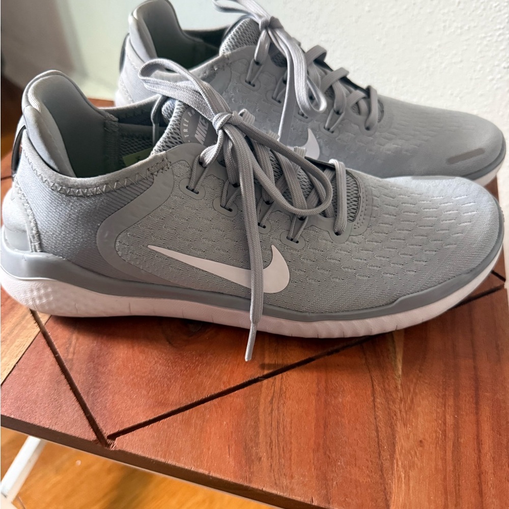 Nike Women’s Free RN 2018 Running Shoes (7.5) Grey/White - Picture 2 of 8